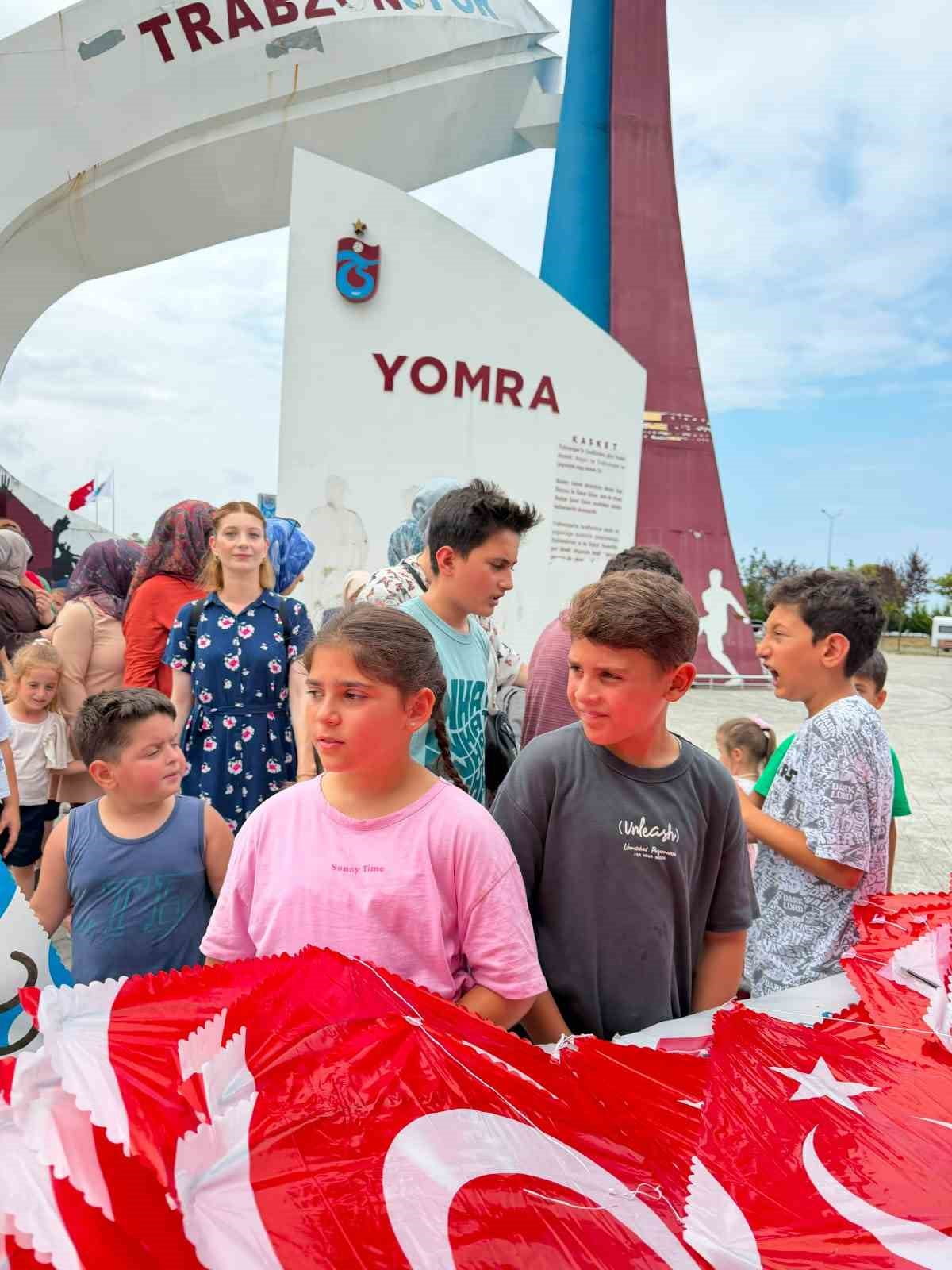 TRABZON'UN YOMRA İLÇESİNDE KADIN VARSA ÇÖZÜM VAR DERNEĞİ TARAFINDAN GELENEKSEL HALE GELEN UÇURTMA...