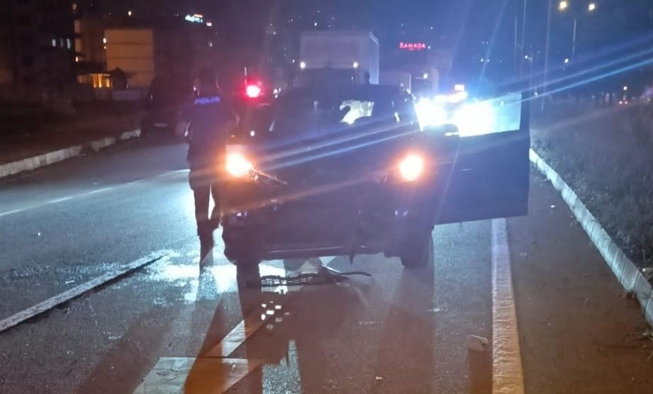 TRABZON’UN VAKFIKEBİR İLÇESİNDE, KARADENİZ SAHİL YOLU ÜZERİNDE MEYDANA GELEN TRAFİK KAZASINDA BİR...