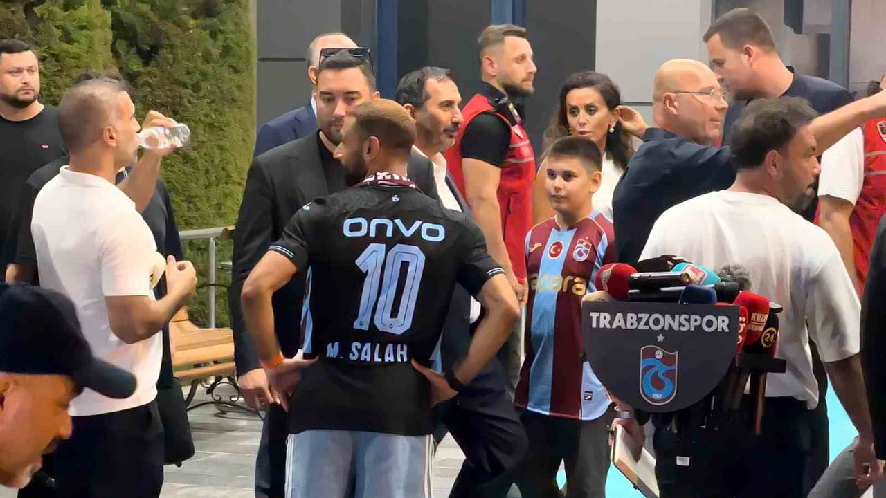 TRABZONSPOR'UN YENİ TRANSFERİ DÜNYACA ÜNLÜ MISIRLI FUTBOLCU MUHAMMED SALAH BUGÜN AKŞAM SAATLERİNDE...