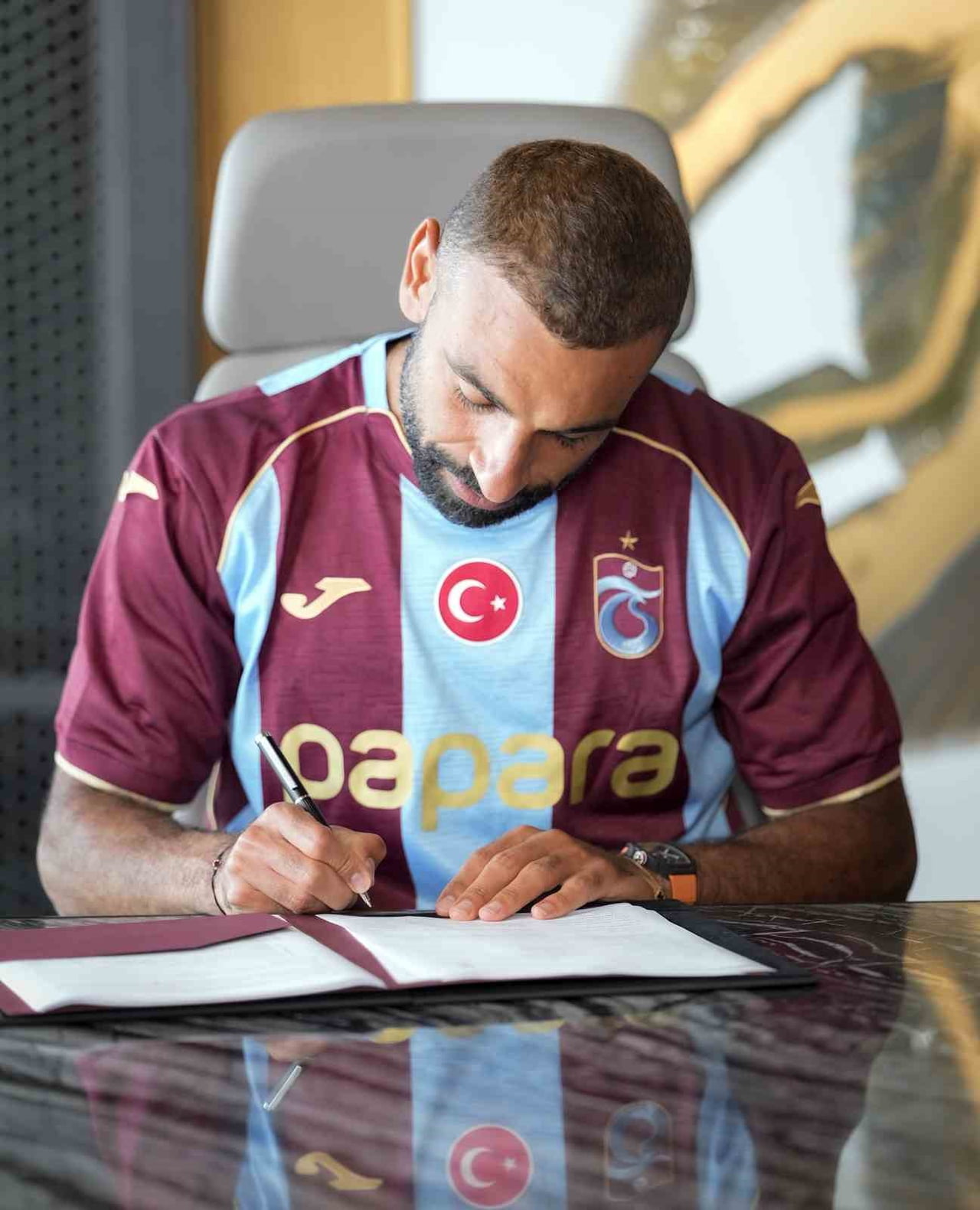 TRABZONSPOR'UN YENİ TRANSFERİ MUHAMMED SALAH, KENDİSİNİ İKİ YILLIK BORDO MAVİLİ YAPAN SÖZLEŞMEYİ...