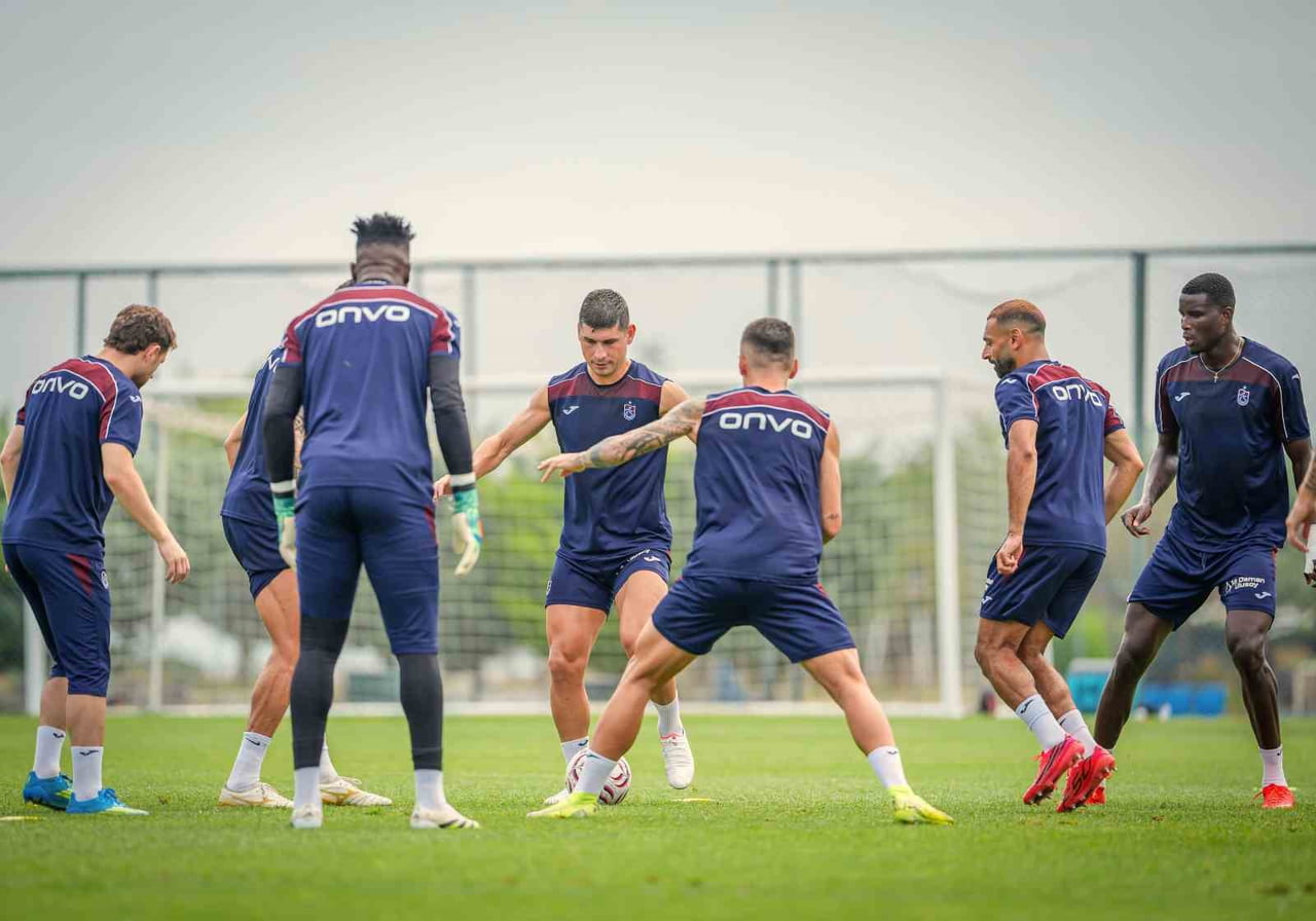 TRABZONSPOR BUGÜN MEHMET ALİ YILMAZ TESİSLERİ'NDE YAPTIĞI ÇALIŞMA İLE YENİ SEZON HAZIRLIKLARINI...