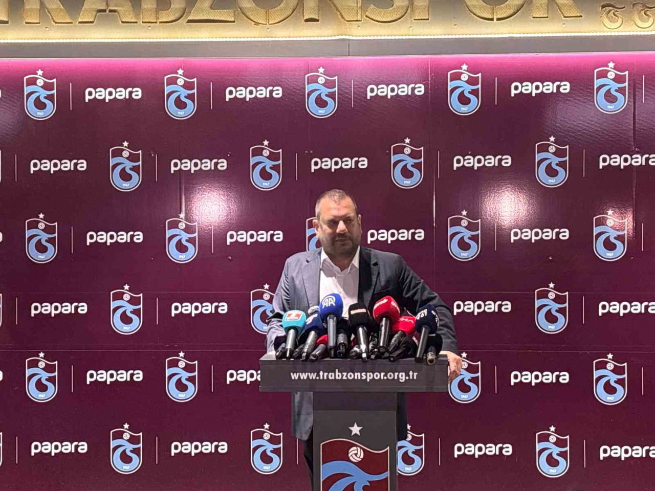 TRABZONSPOR KULÜP BAŞKANI ERTUĞRUL DOĞAN, YILDIZ FUTBOLCUNUN ÇOK DAHA YÜKSEK TEKLİFLERİ GERİ...