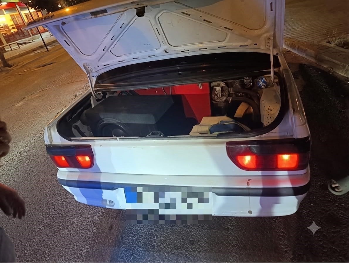 TRAFİKTE ÇEVREYİ RAHATSIZ EDEN MODİFİYELİ ARAÇLARA YÖNELİK KOZAN’DA DÜZENLENEN DENETİMLERDE EGZOZ...