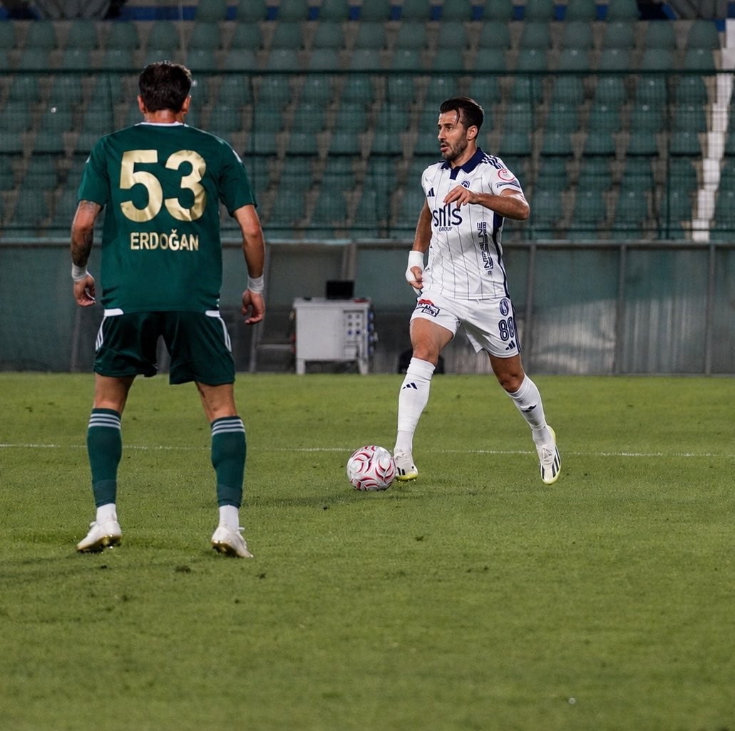 TRENDYOL 1. LİG'İN 2. HAFTASINDA ESENLER EROKSPOR, SAHASINDA KARŞILAŞTIĞI SARIYER İLE 1-1 BERABERE...
