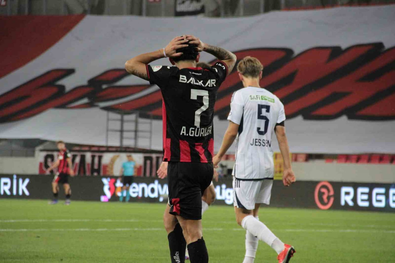 TRENDYOL SÜPER LİG'DE İLK İÇ SAHA MAÇINA ÇIKAN ÇORUM FK, 1-0'LIK SKOR İLE MAĞLUP AYRILDI.