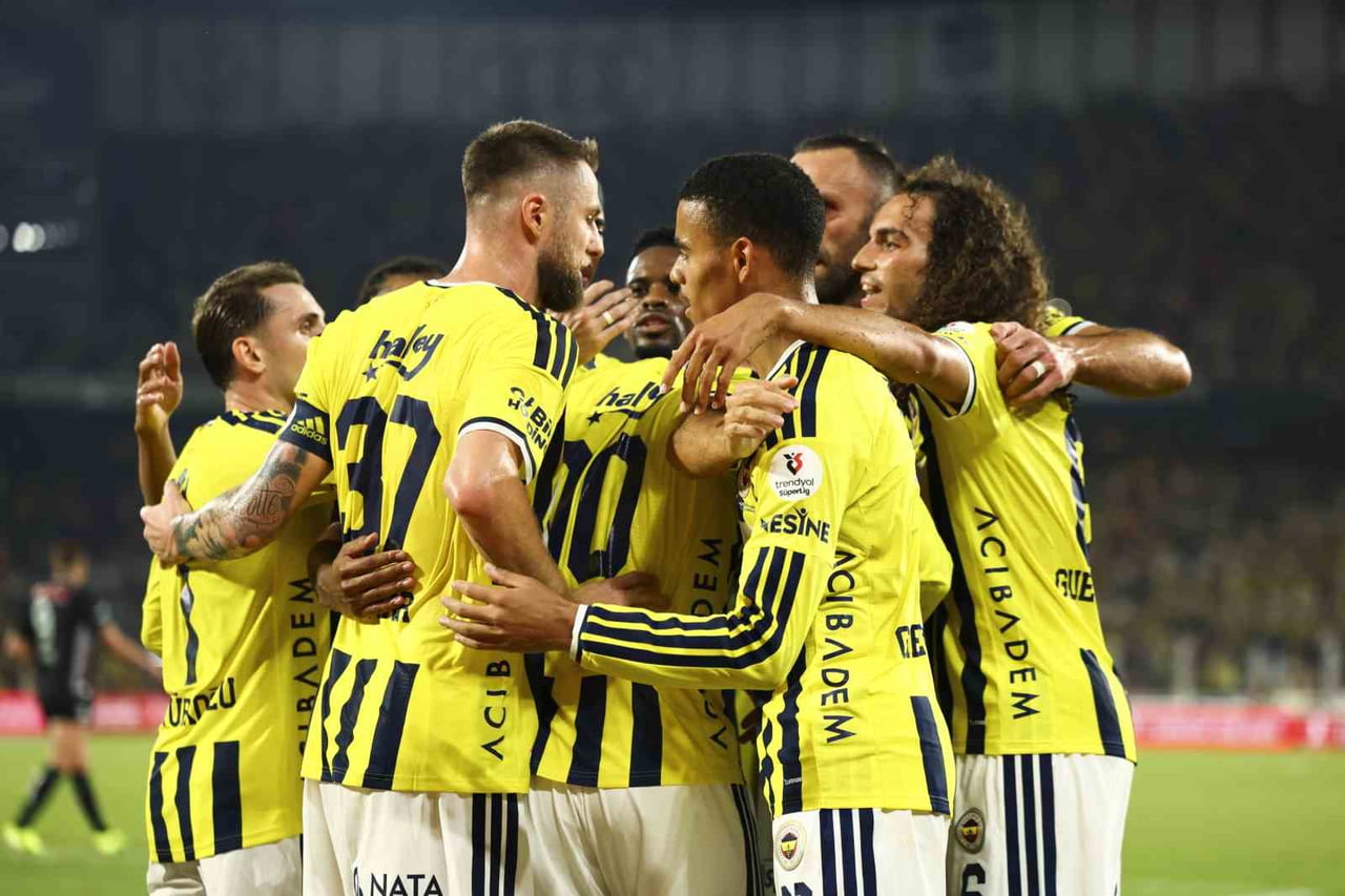 TRENDYOL SÜPER LİG'DE KONYASPOR’U 4-2 MAĞLUP EDEN FENERBAHÇE, BU SEZONKİ İLK GALİBİYETİNİ ELDE...
