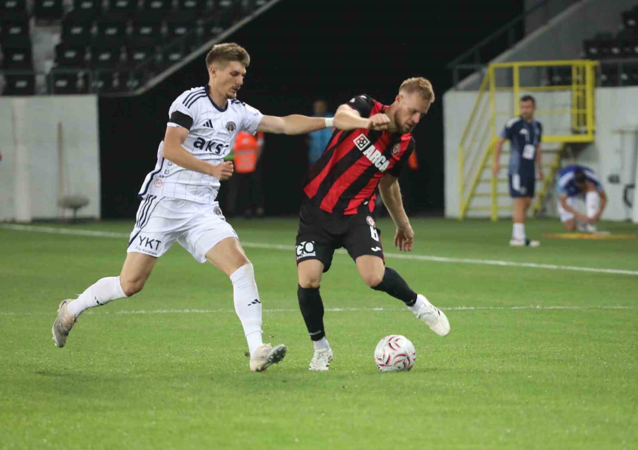 TRENDYOL SÜPER LİG'İN 2. HAFTA KARŞILAŞMASINDA ÇORUM FK, SAHASINDA KASIMPAŞA'YA 1-0 MAĞLUP...