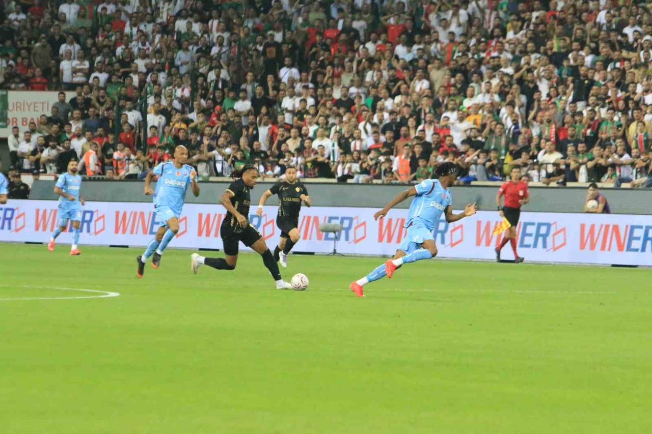 TRENDYOL SÜPER LİG'İN 3. HAFTASINDA AMED SPORTİF FAALİYETLER İLE TRABZONSPOR KARŞILAŞIYOR....