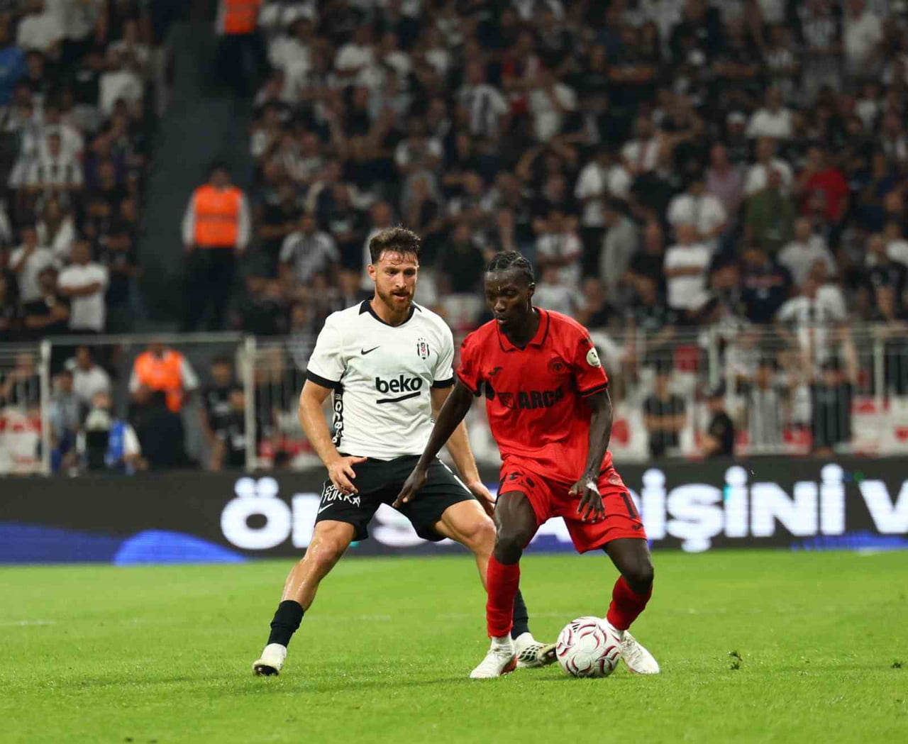 TRENDYOL SÜPER LİG'İN 3. HAFTASINDA BEŞİKTAŞ, ÇORUM FUTBOL KULÜBÜ'NÜ 6-2 MAĞLUP ETTİ.