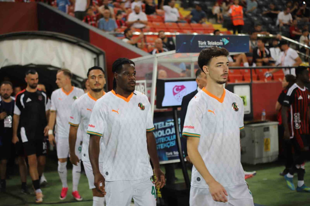 TRENDYOL SÜPER LİG'İN İLK HAFTASINDA GAZİANTEP FK, ALANYASPOR'U KONUK EDİYOR. MÜCADELENİN 15...