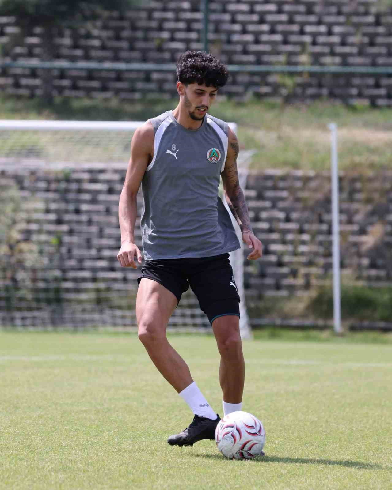 TRENDYOL SÜPER LİG EKİPLERİNDEN CORENDON ALANYASPOR, YENİ SEZON HAZIRLIKLARINI ERZURUM PALANDÖKEN...