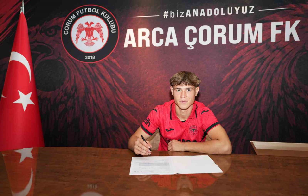 TRENDYOL SÜPER LİG EKİPLERİNDEN ÇORUM FK, 21 YAŞINDAKİ ON NUMARA OYUNCUSU ERMİN MAHMİC'İ...