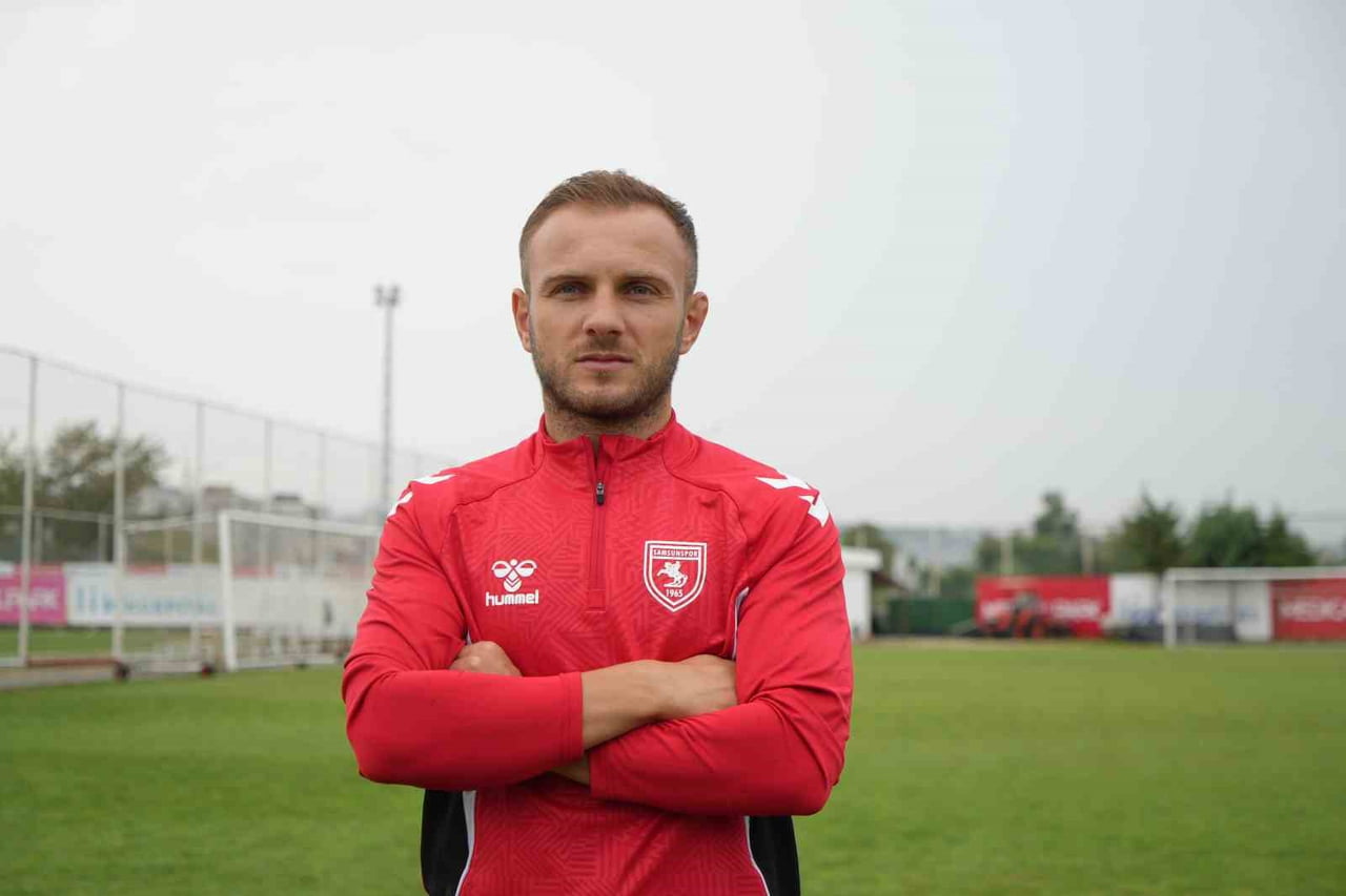 TRENDYOL SÜPER LİG EKİPLERİNDEN SAMSUNSPOR’UN ORTA SAHA OYUNCUSU CELİL YÜKSEL, FENERBAHÇE’NİN İYİ...