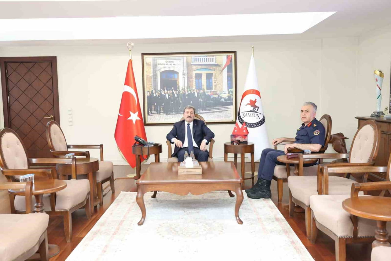 TUĞGENERAL, VALİ ORHAN TAVLI’YI MAKAMINDA ZİYARET ETTİ. VALİ TAVLI, TUĞGENERAL YAKIN’A YENİ...