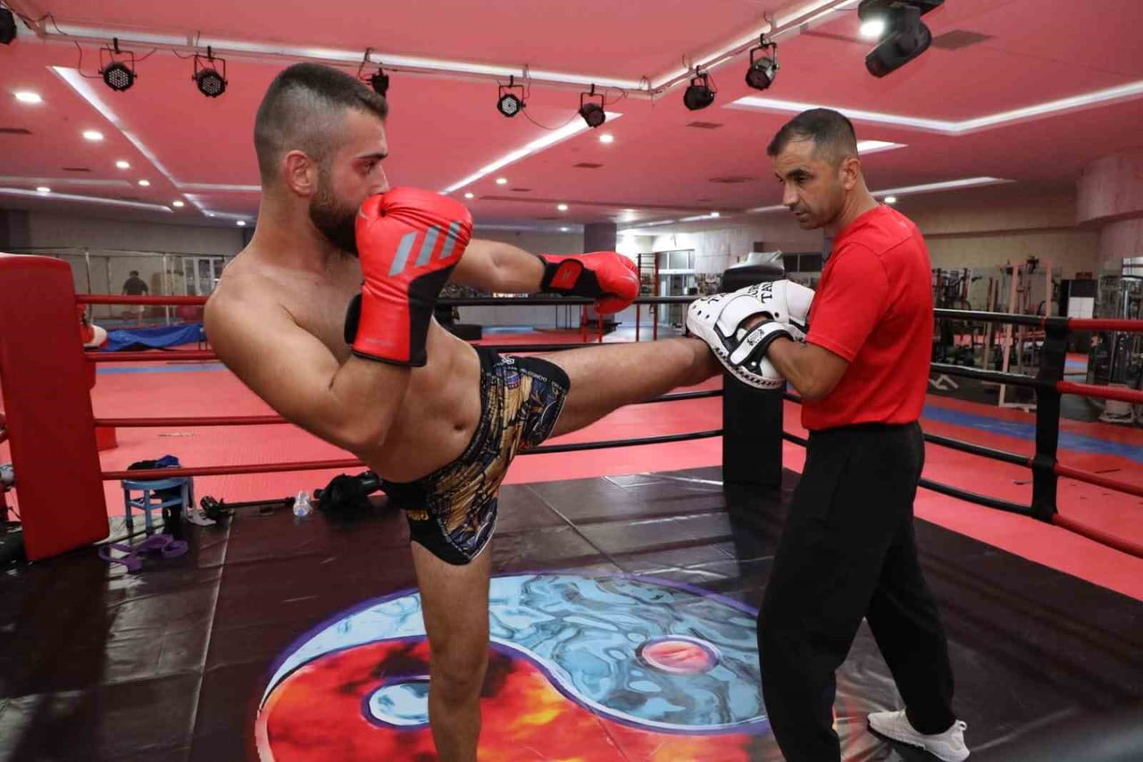TUNCELİ’DE 18 YILDIR KİCKBOKS, BOKS VE MUAYTHAİ BRANŞLARINDA ŞAMPİYONLAR YETİŞTİREN ANTRENÖR...