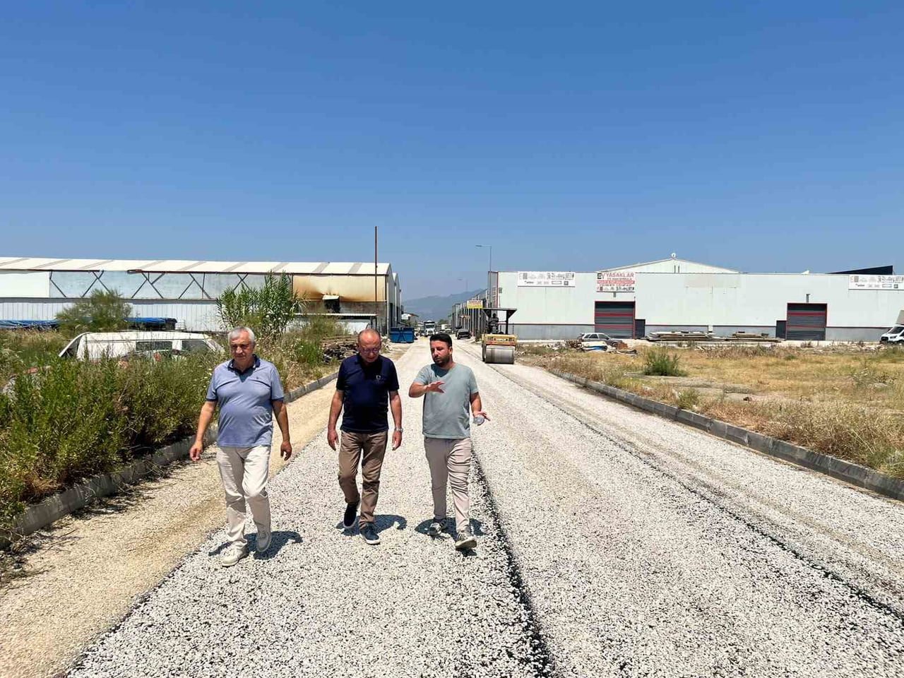 TURGUTLU BELEDİYESİ, FATİH SANAYİ SİTESİ'NDE YÜRÜTTÜĞÜ ASFALT ÇALIŞMALARINI ARALIKSIZ SÜRDÜRÜYOR....