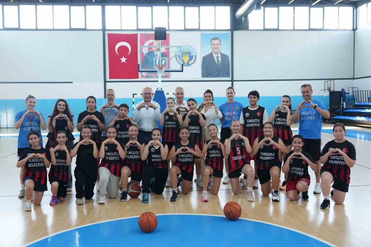 TURGUTLU BELEDİYESİ, HER YAŞTAN VATANDAŞI SPOR, KÜLTÜR VE SANATLA BULUŞTURDUĞU KURSLARINA KIŞ...