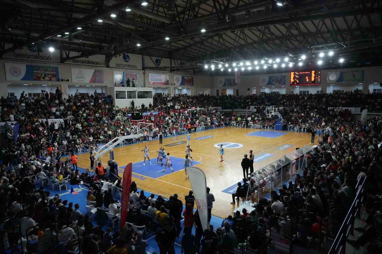 TURGUTLU BELEDİYESİ KADIN BASKETBOL VE VOLEYBOL TAKIMLARININ YENİ SEZON HAZIRLIKLARI KAPSAMINDA...