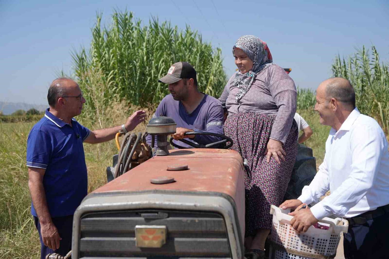 TURGUTLU’DA BELEDİYE VE MANİSA BÜYÜKŞEHİR BELEDİYESİ İŞ BİRLİĞİYLE YÜRÜTÜLEN YOL ÇALIŞMALARI HIZ...