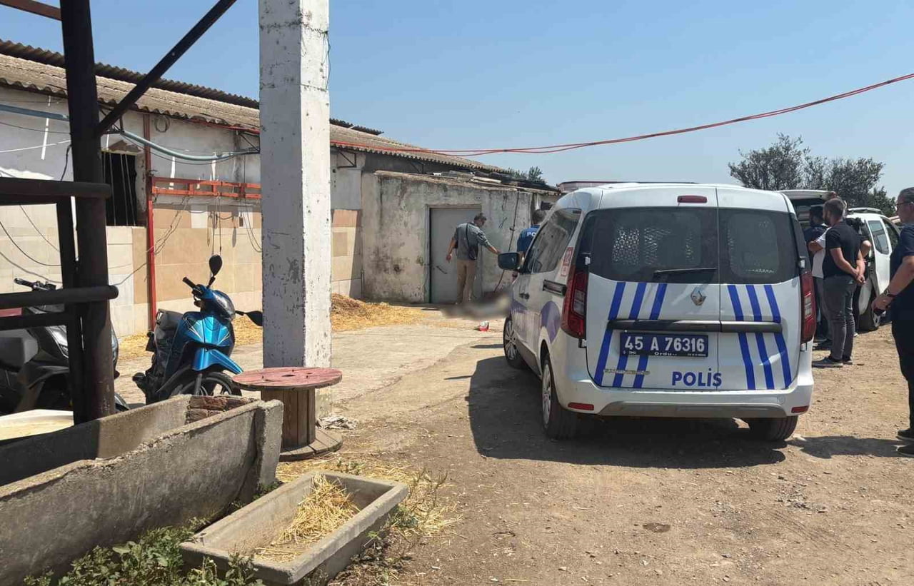 TURGUTLU’DA HAYVAN DAMINDA YAŞAYAN 64 YAŞINDAKİ ADAM ÖLÜ BULUNDU