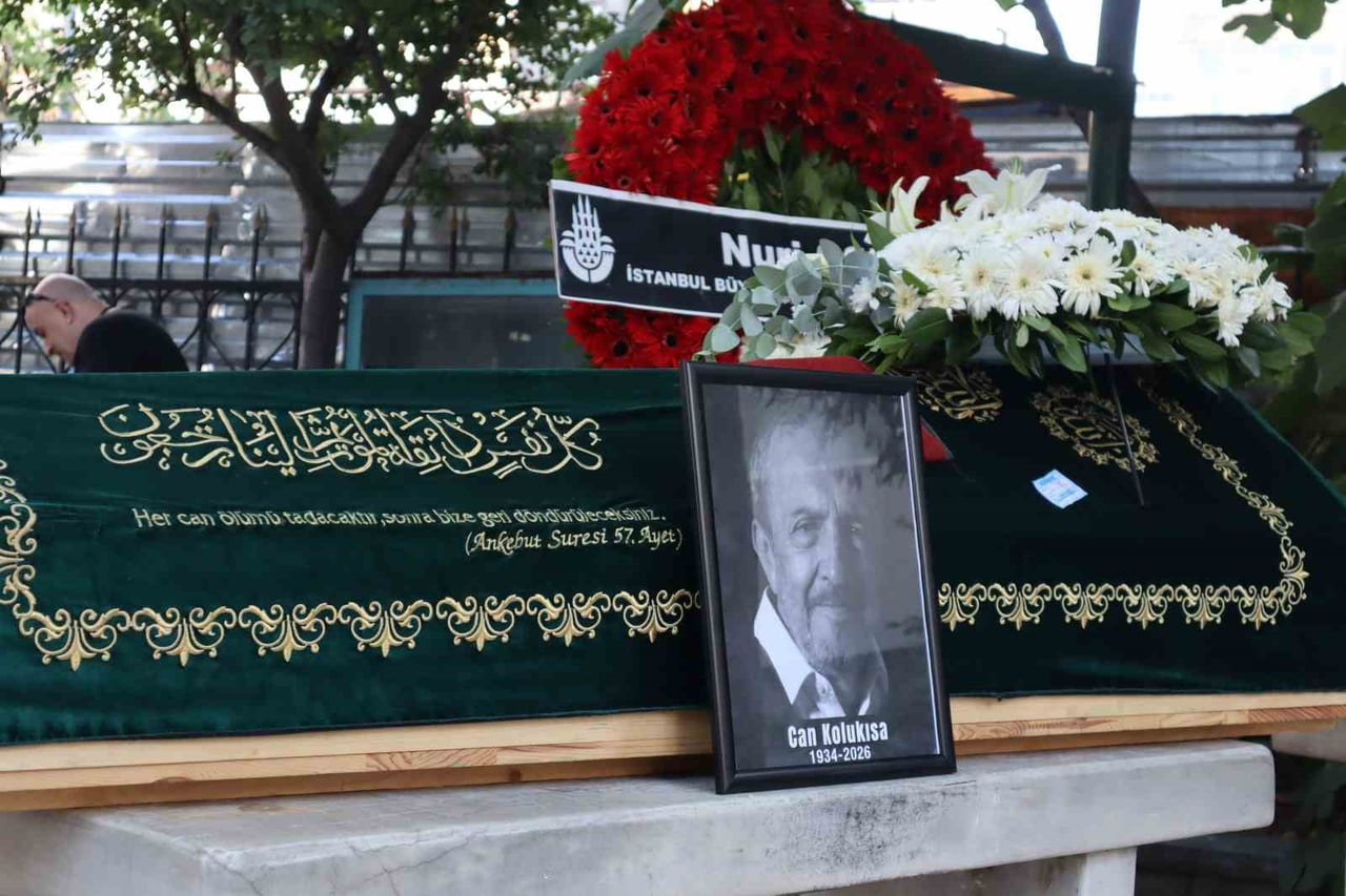 TÜRK TİYATRO, SİNEMA VE TELEVİZYON DÜNYASININ USTA İSMİ CAN KOLUKISA, 92 YAŞINDA HAYATINI...