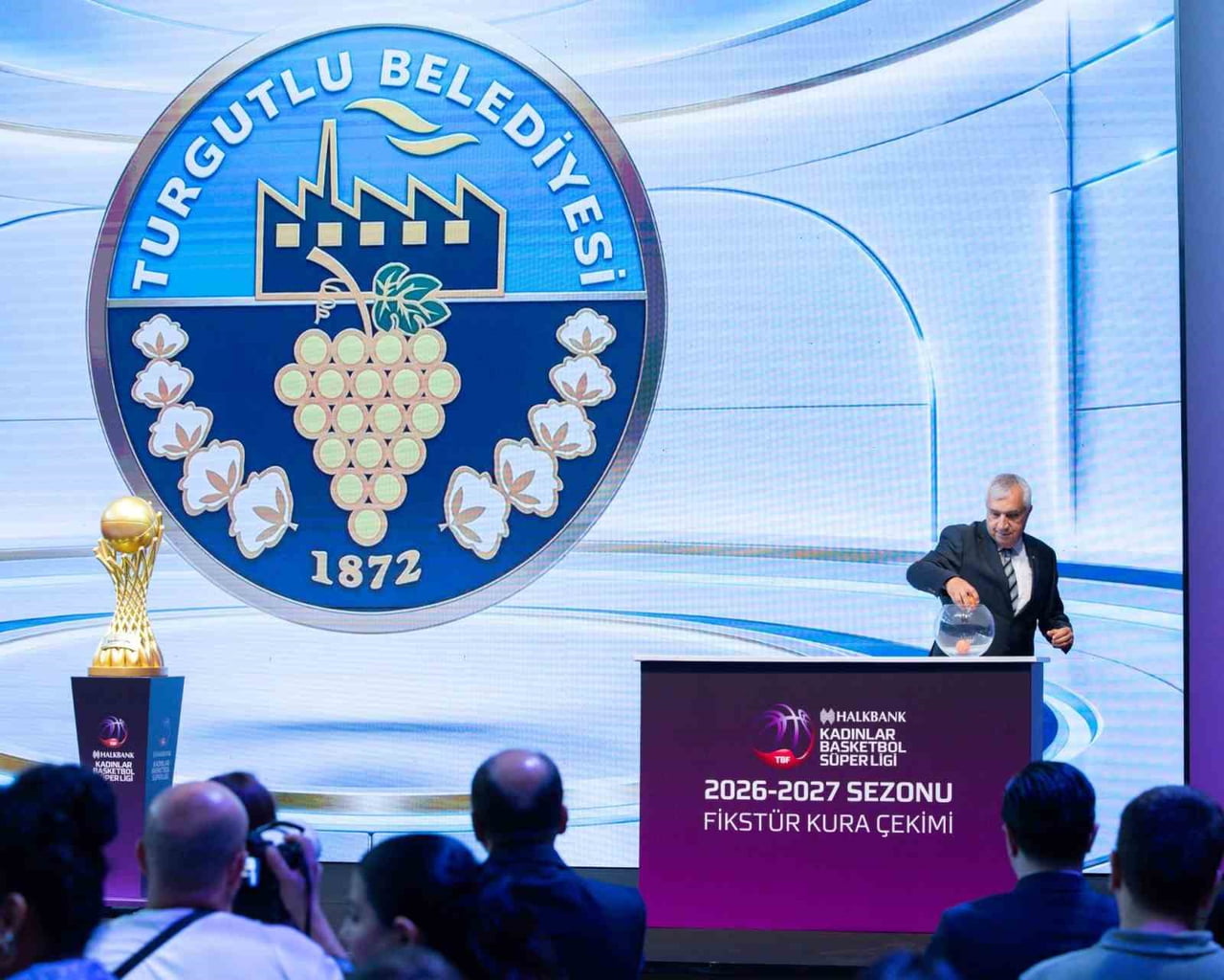 TURKCELL BASKETBOL GELİŞİM MERKEZİ MİLLİ TAKIMLAR SALONU'NDA GERÇEKLEŞTİRİLEN FİKSTÜR KURA...