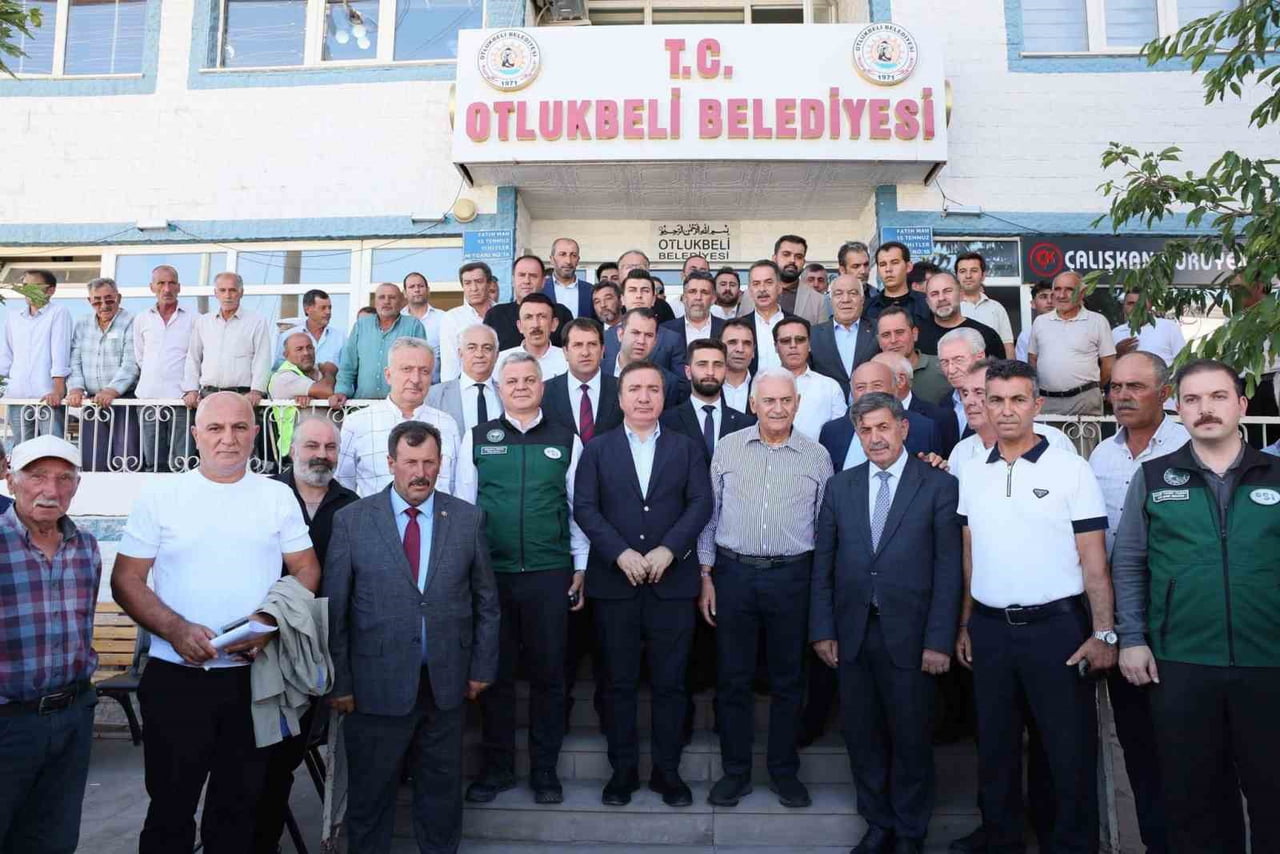 TÜRKİYE'NİN 27. VE SON BAŞBAKANI BİNALİ YILDIRIM, ERZİNCAN'IN OTLUKBELİ İLÇESİNDE BELEDİYEYİ...