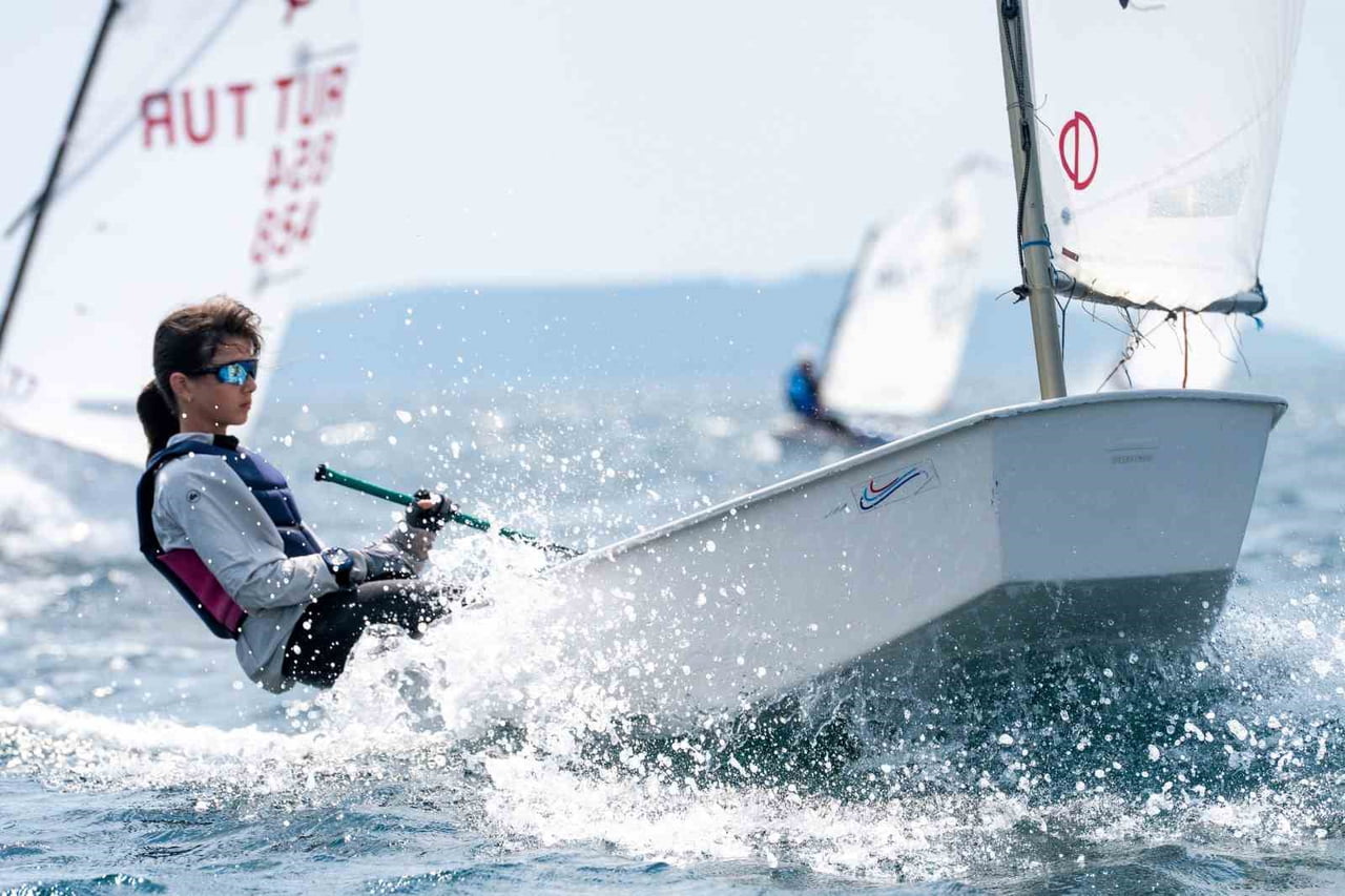 TÜRKİYE'NİN EN UZUN YELKEN HAFTALARINDAN 14'ÜNCÜ TAYK-EKER OLYMPOS REGATTA'DA, HAREKETLİ SALMA...