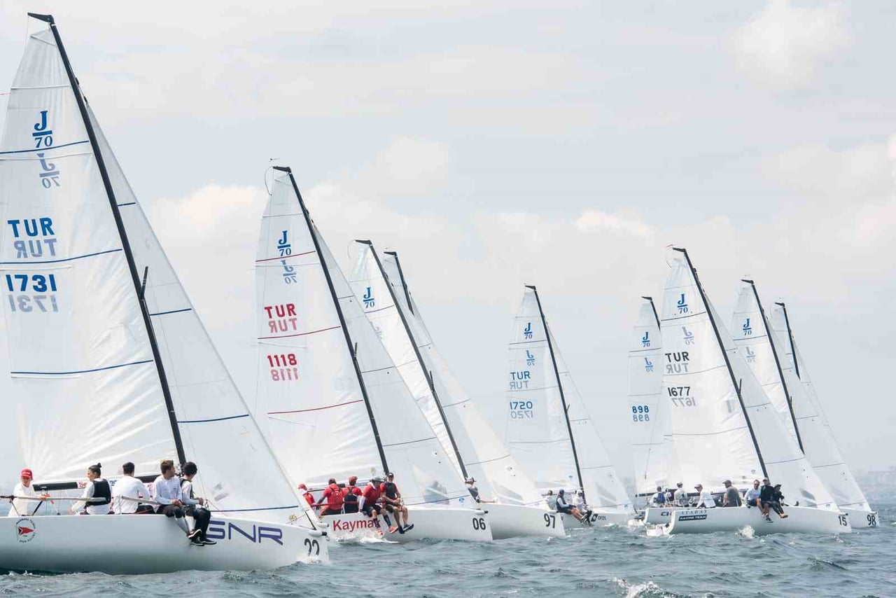 TÜRKİYE'NİN EN UZUN YELKEN HAFTALARINDAN 14'ÜNCÜ TAYK-EKER OLYMPOS REGATTA, J70 FİLO YARIŞLARININ...