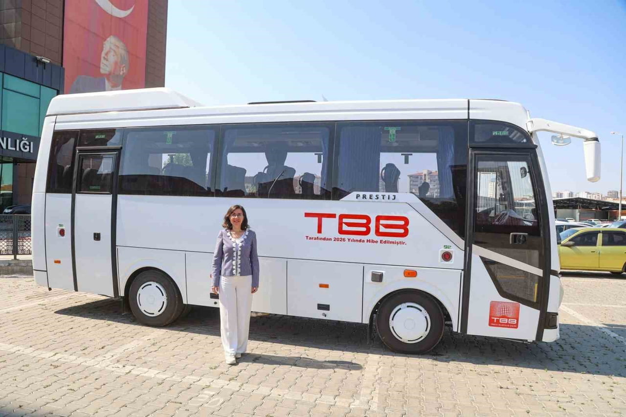 TÜRKİYE BELEDİYELER BİRLİĞİ TARAFINDAN UŞAK BELEDİYESİNE HİZMET ARACI HİBE EDİLDİ