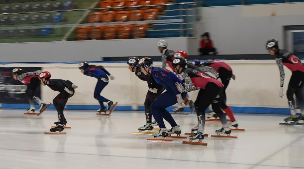 TÜRKİYE BUZ PATENİ FEDERASYONU İLE ERZURUM GENÇLİK VE SPOR İL MÜDÜRLÜĞÜ KOORDİNASYONUNDA...