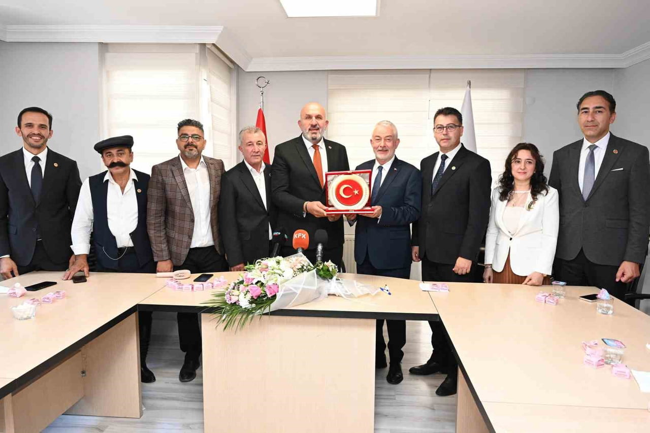 TÜRKİYE MUHTARLAR KONFEDERASYONU’NDAN BAŞKAN BAŞDEĞİRMEN’E ‘YILIN EN BAŞARILI BELEDİYE BAŞKANI’...