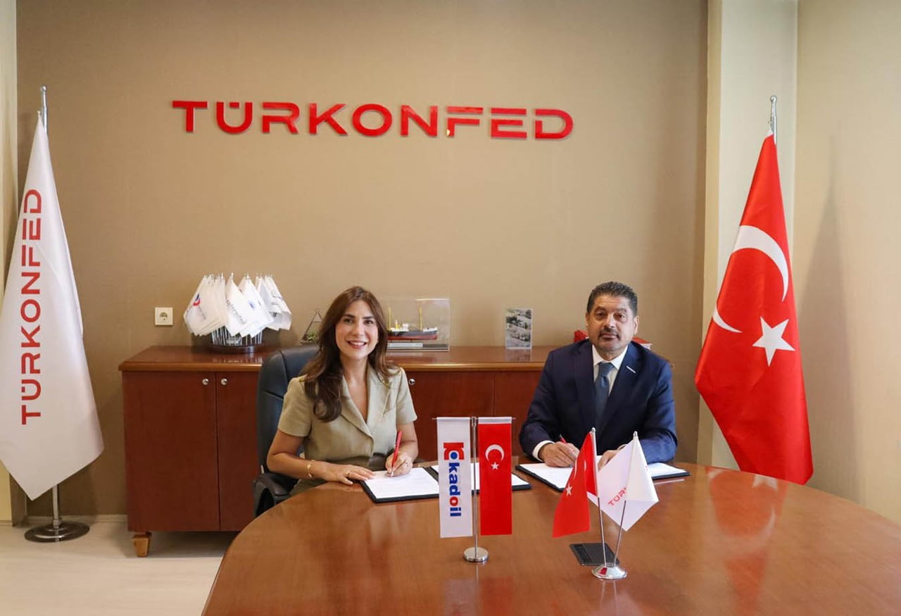 TÜRKONFED YÖNETİM KURULU BAŞKANI SÜLEYMAN SÖNMEZ (SOLDA) VE KADOİL YÖNETİM KURULU BAŞKAN VEKİLİ...