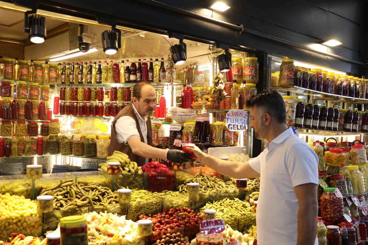 TURŞU SATICISI HÜSEYİN İNCESU MISIR TURŞUŞU YAPTI