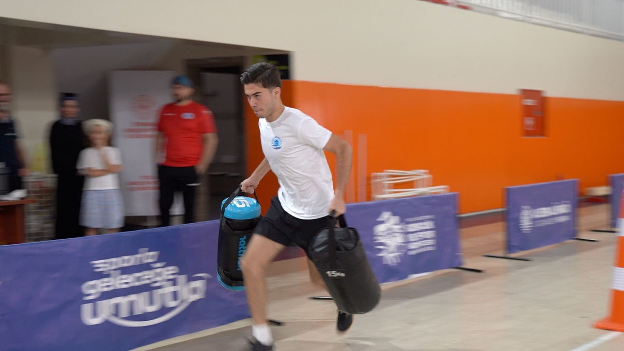 TUZLA BELEDİYESİ SPOR MÜDÜRLÜĞÜ BÜNYESİNDE DÜZENLENEN POLİSLİK HAZIRLIK KURSUNA KATILAN 17...