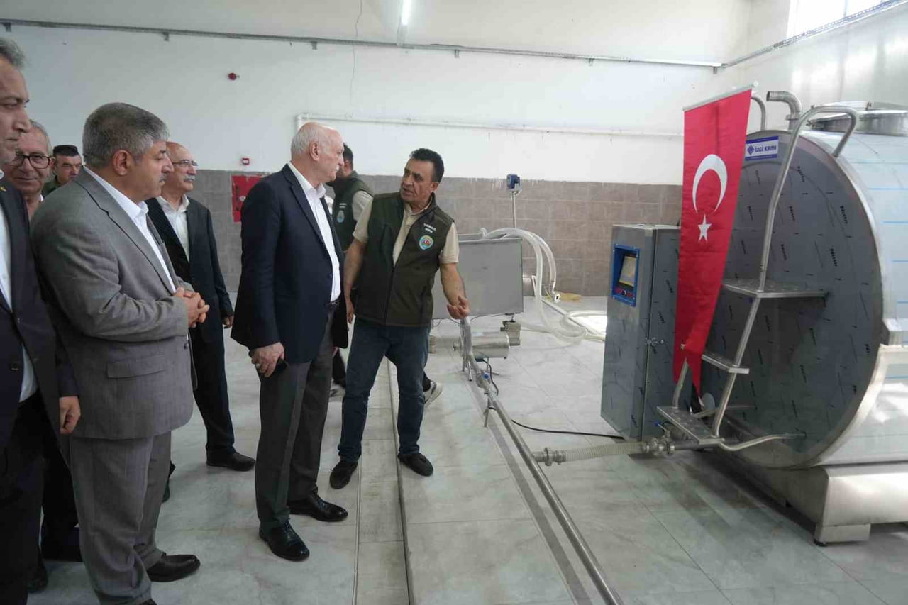 TZOB GENEL BAŞKANI ŞEMSİ BAYRAKTAR, SÜT TOPLAMA MERKEZİ’Nİ ZİYARET ETTİ.