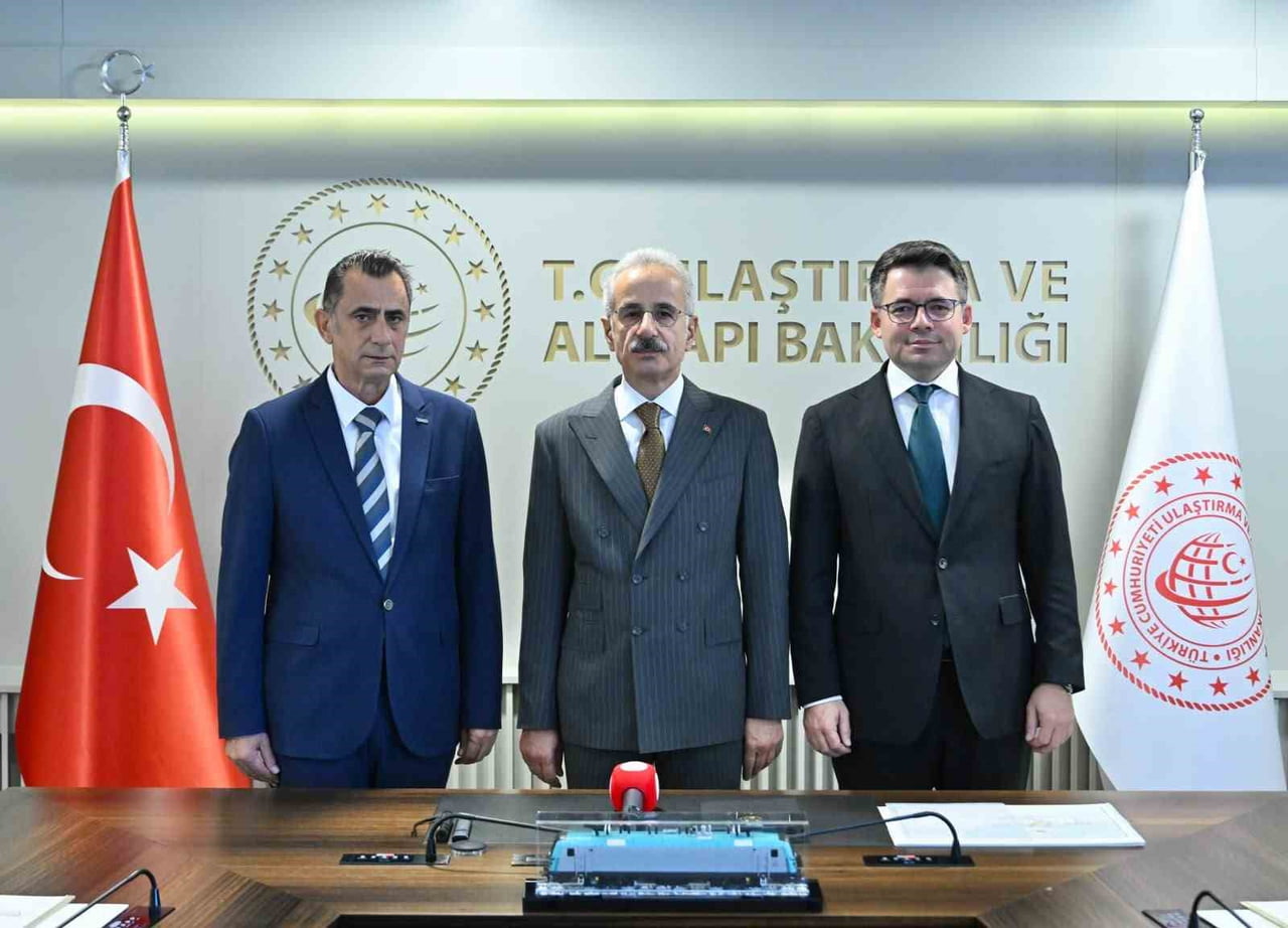 ULAŞTIRMA VE ALTYAPI BAKANI ABDULKADİR URALOĞLU, TÜRKİYE RAYLI SİSTEM ARAÇLARI SANAYİ A.Ş...