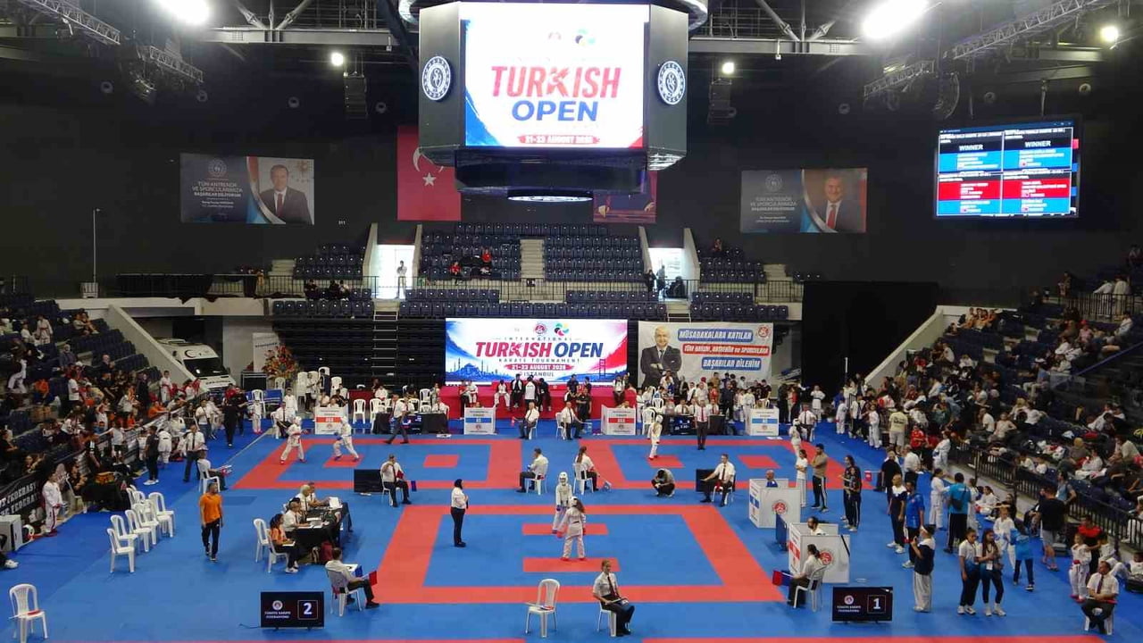ULUSLARARASI TURKİSH OPEN KARATE TURNUVASI, İSTANBUL BAŞAKŞEHİR SPOR SALONU'NDA BAŞLADI.