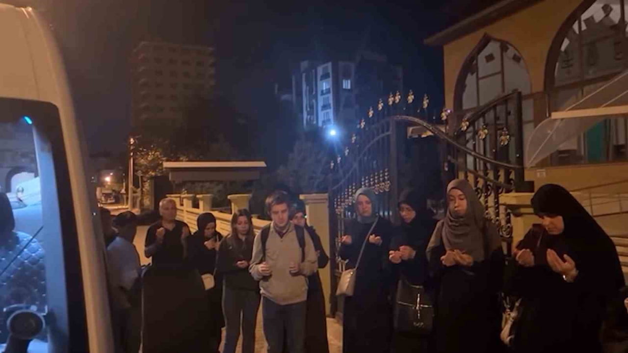 UMRE ÖDÜLLÜ BİLGİ YARIŞMASI’NDA BAŞARILI OLAN NİĞDELİ 6 ÖĞRENCİ, DÜZENLENEN PROGRAMLA KUTSAL...