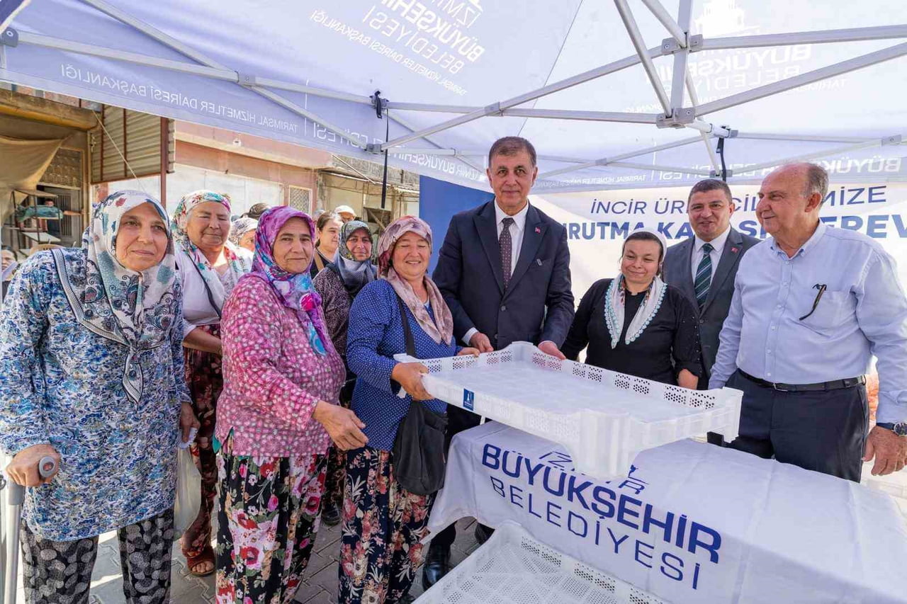 ÜRETİCİLERLE BULUŞAN BAŞKAN TUGAY, ÜRÜN KAYIPLARINI AZALTARAK EMEĞİN DAHA YÜKSEK KATMA DEĞERE...