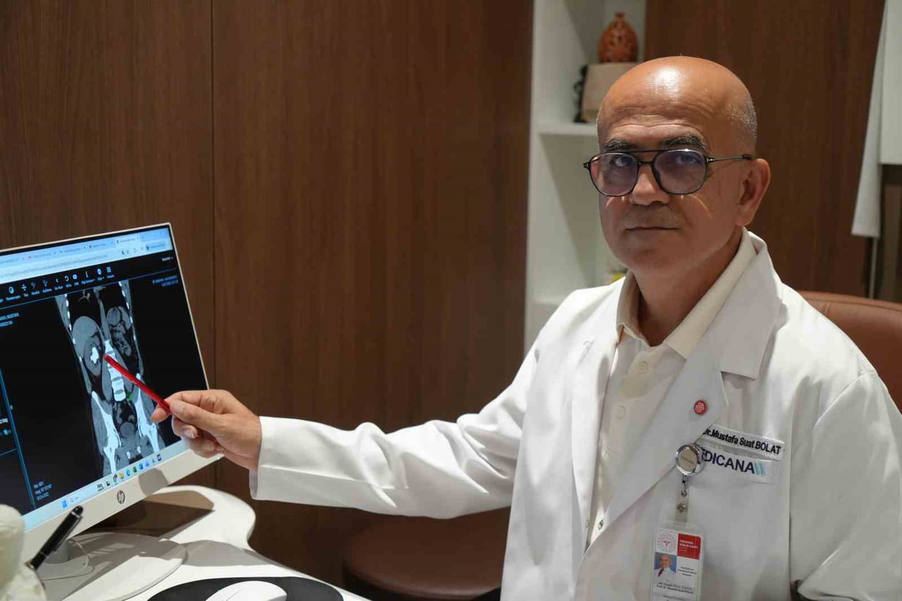 ÜROLOJİ UZMANI PROF. DR. MUSTAFA SUAT BOLAT