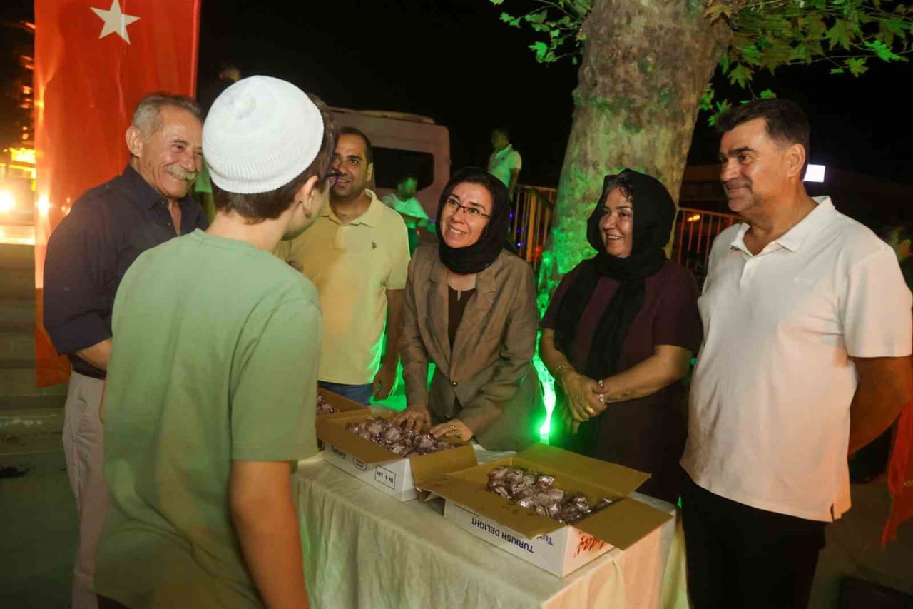 UŞAK BELEDİYE BAŞKAN VEKİLİ HATİCE TEREKECİ ÖZKAN, MEVLİD KANDİLİ DOLAYISIYLA KENTTEKİ CAMİLERDE...