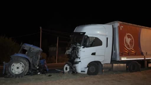 Uşak’ta traktör ile tır çarpıştı: 1 ölü, 1 yaralı
