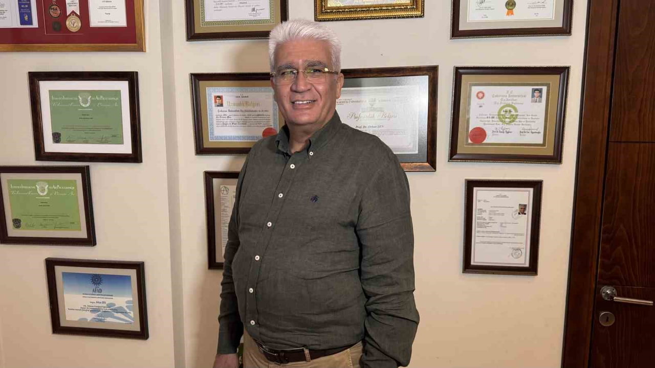 UZMANI PROF. DR. ORHAN ŞEN, “KENDİSİ KOCAELİ’DEN BURAYA GELDİ. BEL FITIĞI TANISI KONMUŞTU. CERRAHİ...