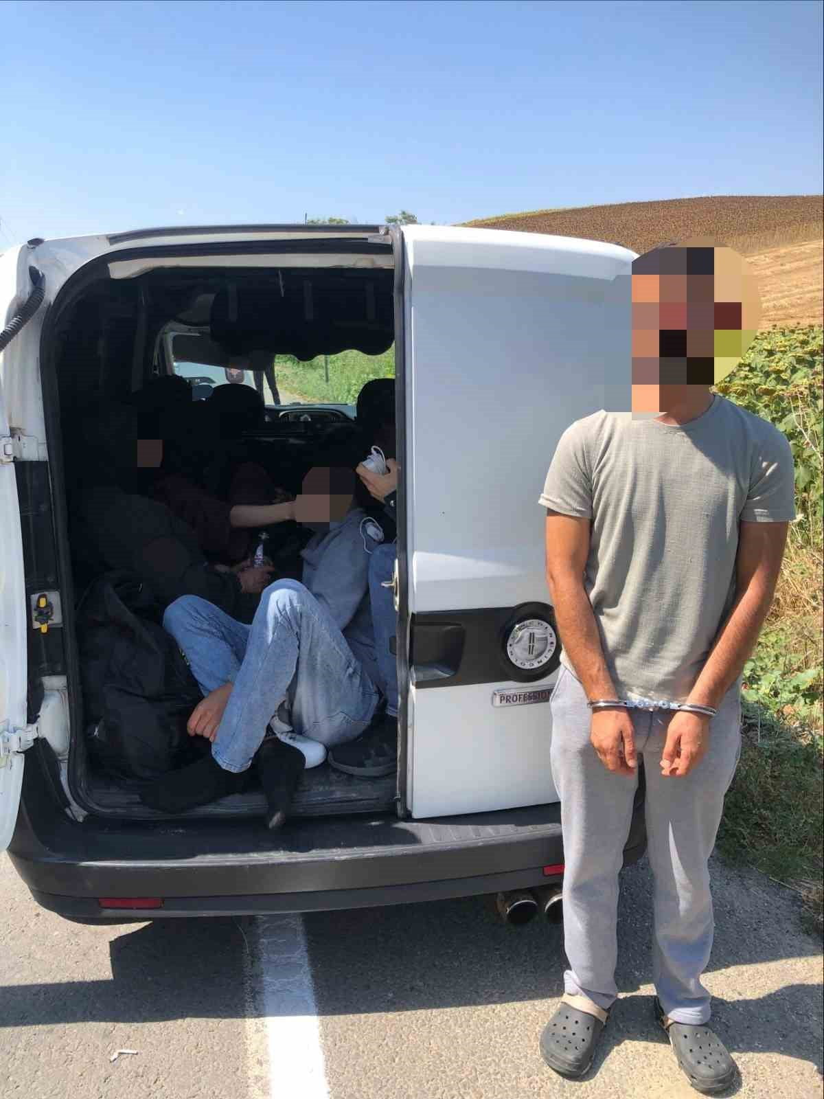 UZUNKÖPRÜ’DE GÖÇMEN KAÇAKÇILIĞI OPERASYONU: 12 DÜZENSİZ GÖÇMEN YAKALANDI