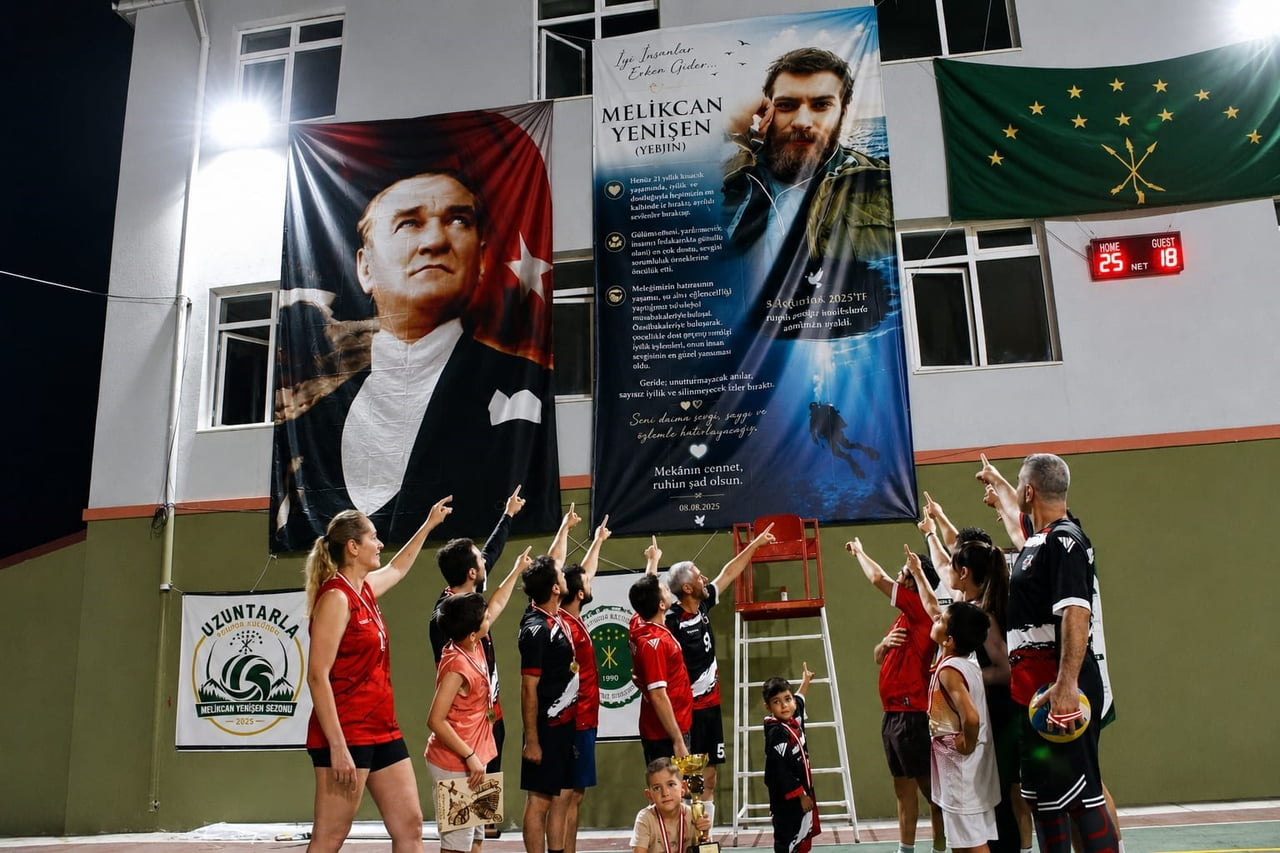 UZUNTARLA'DA BU YIL "MELİKCAN YENİŞEN SEZONU" ADIYLA GERÇEKLEŞTİRİLEN VOLEYBOL TURNUVASI KUPA...