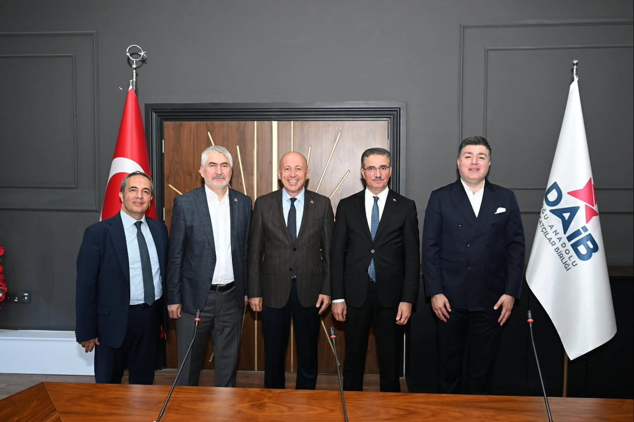 VALİ AYDIN BARUŞ, DOĞU ANADOLU İHRACATÇILAR BİRLİĞİ (DAİB) YÖNETİM KURULU BAŞKANI  ÖMER MADIRLI’YI...