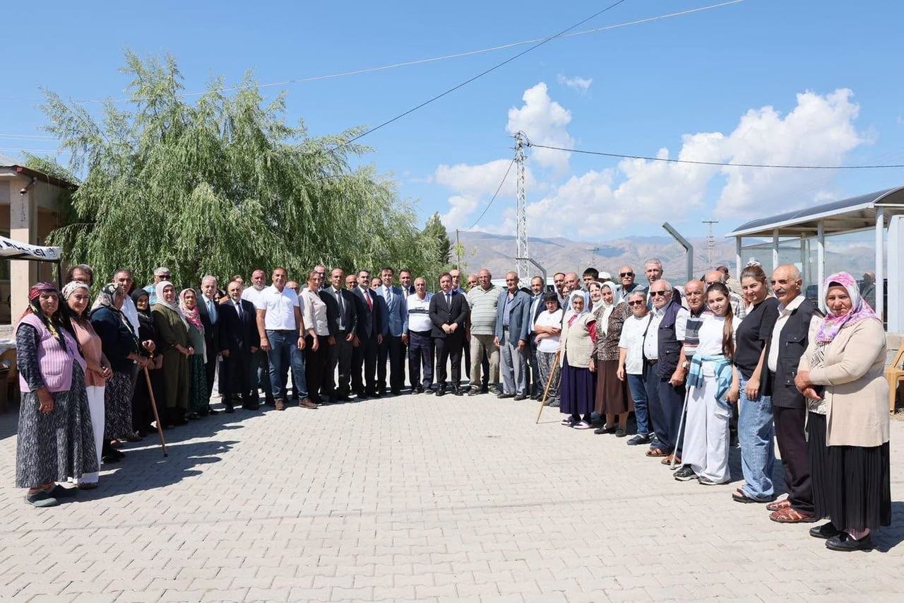 VALİ AYDOĞDU CEMAL GÜRSEL MAHALLESİ’NDE VATANDAŞLARIN TALEPLERİNİ DİNLEDİ