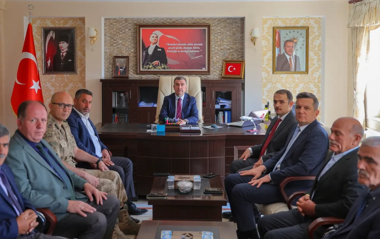 VALİ ELDİVAN’DAN KAYMAKAM YILDIRIM’A AHAT’A HAYIRLI OLSUN ZİYARETİ