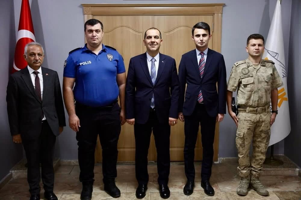 VALİ TAŞOLAR'DAN ARALIK KAYMAKAMINA HAYIRLI OLSUN ZİYARETİ
